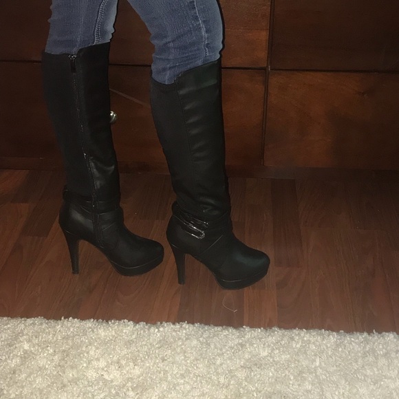 Black boots - Picture 3 of 6